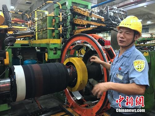 程海良講解平時工作。<a target='_blank' href='http://www.chinanews.com/' ></table>中新網(wǎng)</a> 吳濤 攝