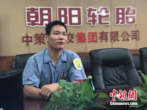 程海良接受記者采訪。<a target='_blank' href='http://www.chinanews.com/' ></table>中新網(wǎng)</a> 吳濤 攝