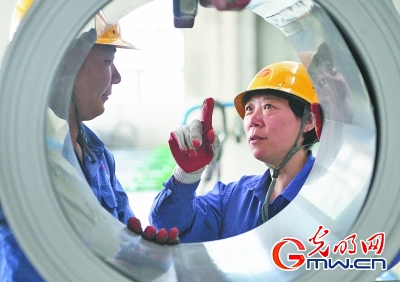 【中國夢?大國工匠篇】金牌工人戚紅和她的15人切鐵組