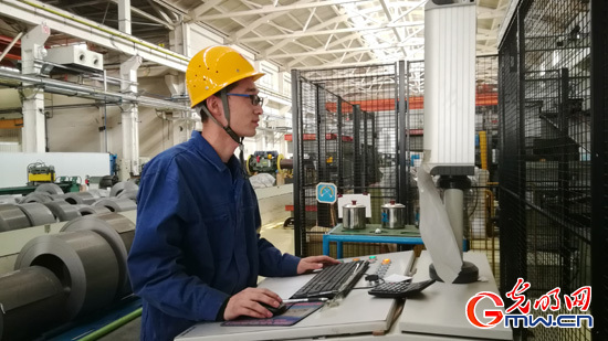 【中國夢?大國工匠篇】金牌工人戚紅和她的15人切鐵組