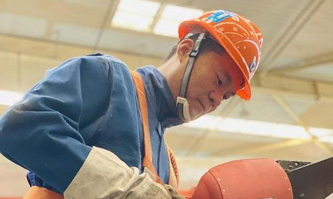 中國夢(mèng)·大國工匠篇 ｜張懷紅：用40萬米焊道鑄就閃光匠心