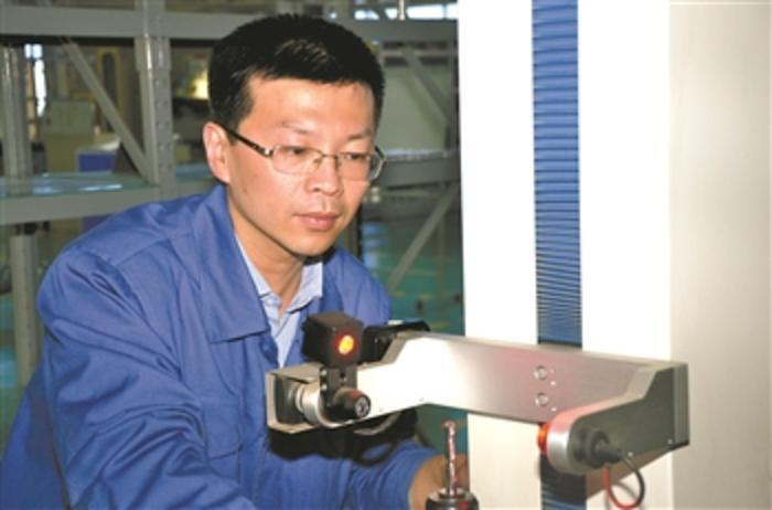 勞動者之歌 | 梁兵