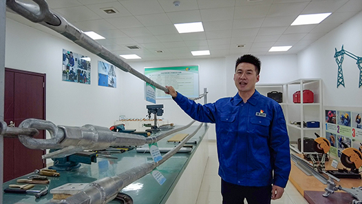 【走進勞模創(chuàng)新工作室】特超高壓帶電作業(yè)如何進入電場、屏蔽服長啥樣？這個創(chuàng)新工作室告訴你答案