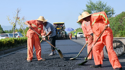 【一線：360行】公路養(yǎng)護(hù)人·醫(yī)百病的“公路醫(yī)生”