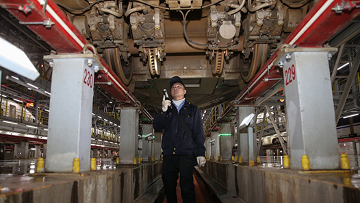 【一線：360行】堅(jiān)定走“技術(shù)路”的動(dòng)車組機(jī)械師