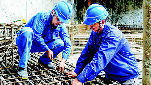 【一線：360行】鋼筋工·地下30米作業(yè) 日綁300公斤鋼筋