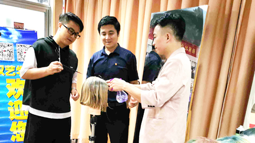 【愛在城市】“Tony老師”陳少飛：17年鉆研美發(fā)技藝