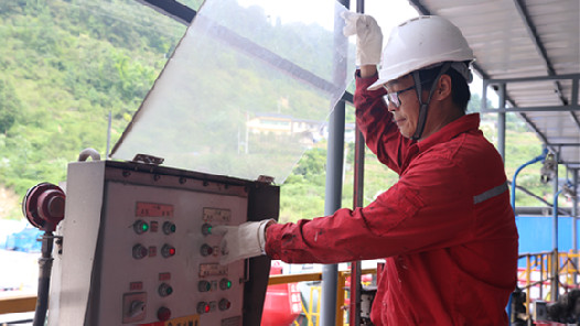 【“五小”創(chuàng)新有我在】一線工人給螺栓穿衣戴帽