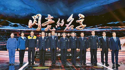 勞動(dòng)是一切幸福的源泉，習(xí)近平談勞模精神、勞動(dòng)精神、工匠精神