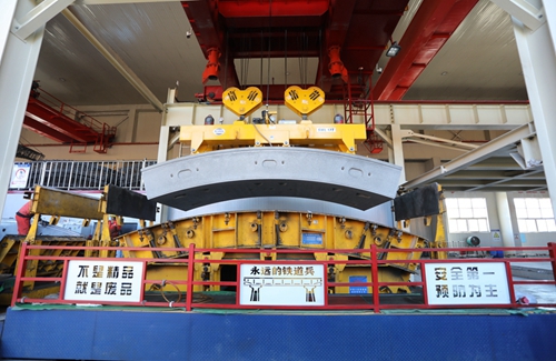 【“五小”創(chuàng)新有我在】“愛心吸盤”為管片吊裝加“雙保險”