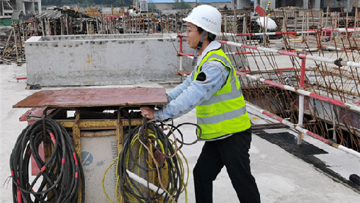 【“五小”創(chuàng)新有我在】移動臺車成工友“小跟班”