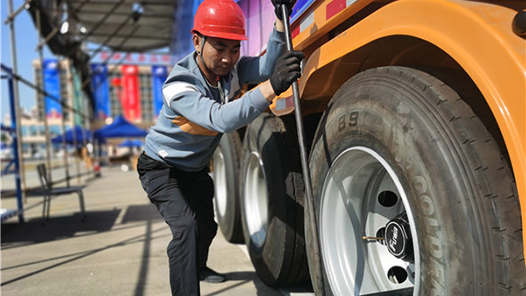 中國夢·大國工匠篇 | 王慶：方寸之間顯身手，逐夢道路上執(zhí)著前行