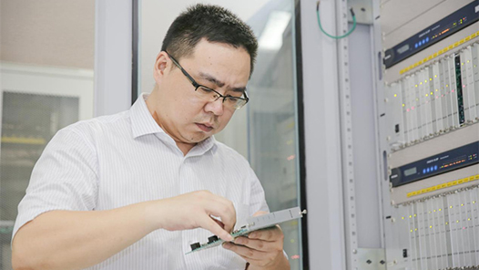 中國夢·大國工匠篇 | 張霽明：二十年始終奔跑在創(chuàng)新一線的“電網(wǎng)醫(yī)生”