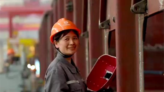 大國(guó)工匠 | 易冉：重載鐵路貨車(chē)上的電焊“花木蘭”