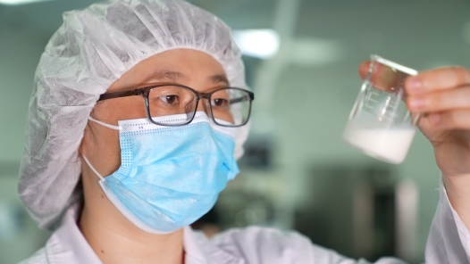 一線360行丨食品檢驗(yàn)工：食品安全的把關(guān)人