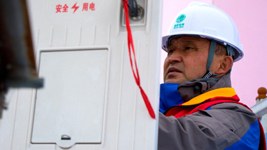 中國夢·大國工匠篇｜阿曼吐爾·依沙木?。骸鞍讶罕娎娣诺降谝晃弧? title=