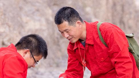 中國夢·大國工匠篇 | 萬建領(lǐng)：地質(zhì)勘探就像破案 只是懷疑對象分布得比較廣
