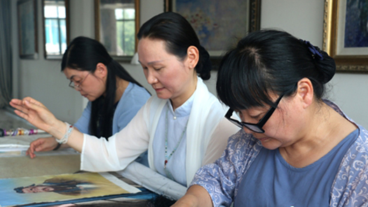 中國(guó)夢(mèng)·大國(guó)工匠篇 | 當(dāng)代“繡娘”朱壽珍：傳承不忘創(chuàng)新 以匠心回歸初心