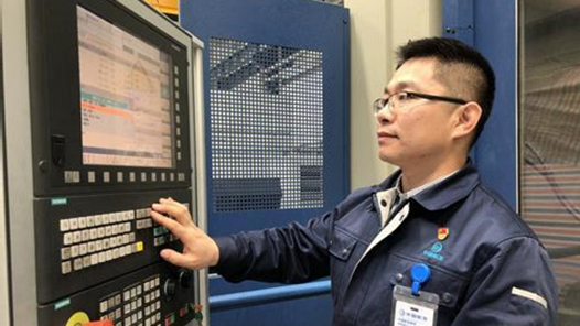 中國(guó)夢(mèng)·大國(guó)工匠篇 | 栗生銳：在“國(guó)之重器”上雕刻的能工巧匠