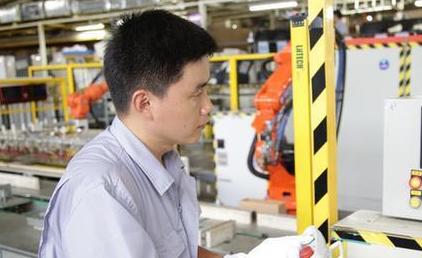 中國(guó)夢(mèng)·大國(guó)工匠篇 | 海爾集團(tuán)首席技師崔惠峰：業(yè)精于勤 行成于思