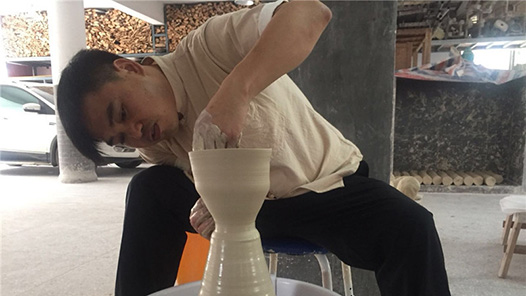 中國(guó)夢(mèng)·大國(guó)工匠篇 | “拉坯大師”占紹林：半根鋸尺走天下 做有匠心的藝術(shù)家（圖）