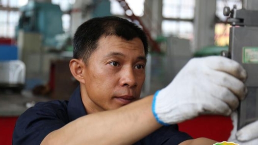 中國(guó)夢(mèng)·大國(guó)工匠篇 | 劉恩磊：雞蛋殼上能鉆孔 創(chuàng)新用心干好活