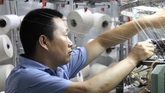 中國(guó)夢(mèng)·大國(guó)工匠篇 | 每天“暴走”數(shù)小時(shí)，身為男工卻“技?jí)喝悍肌笔且环N怎樣的體驗(yàn)？