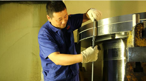 中國(guó)夢(mèng)·大國(guó)工匠篇 | 大連80后技術(shù)能手梁偉：老外稱贊“中國(guó)最好的工人”