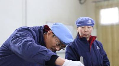 中國夢·大國工匠篇 | “池一刀”傳奇：在航天火藥上雕刻，生命系于毫厘之間