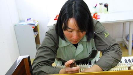 中國夢·大國工匠篇 | 吳寶卿：聆聽琴音 把握琴心