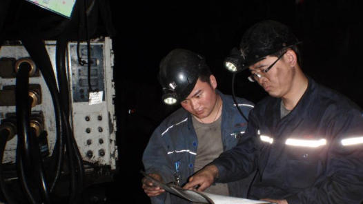 中國夢·大國工匠篇 | 胡文博：技術轉型的排頭兵，全能型的“烏金”工匠