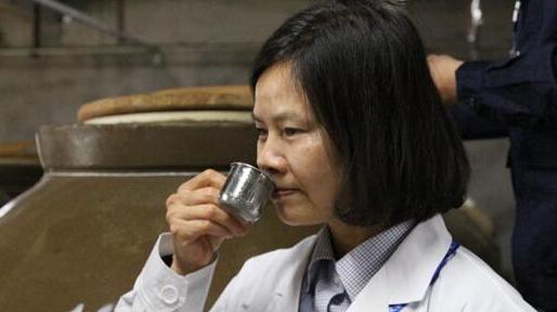 中國夢(mèng)·大國工匠篇｜從反感喝酒到每天品酒近百杯 范國瓊繼父遺志終成業(yè)界大師