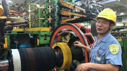 中國夢·大國工匠篇 | 雙證鉗工技師程海良：讓一臺臺問題設備“起死回生”