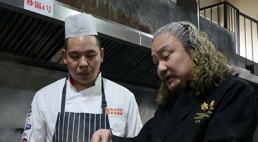 中國夢·大國工匠篇｜“廚神”劉波平創(chuàng)新186道菜品：工匠精神就是磨練技能