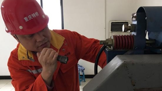 中國夢·大國工匠篇｜張東平：專治電梯病 一聽一摸手到病除