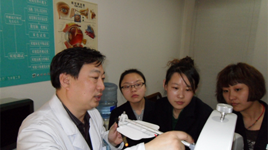 驗(yàn)光大師秦英瑞：用專業(yè)詮釋匠心 愿做行業(yè)“引導(dǎo)人”