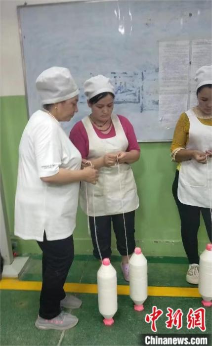 (布威海麗且在帶徒弟 亞森·阿布都麥吉提供圖) (布威海麗且在帶徒弟 亞森·阿布都麥吉提供圖)