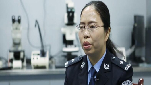 最美職工楊發(fā)英：法醫(yī)戰(zhàn)線的“鏗鏘玫瑰”