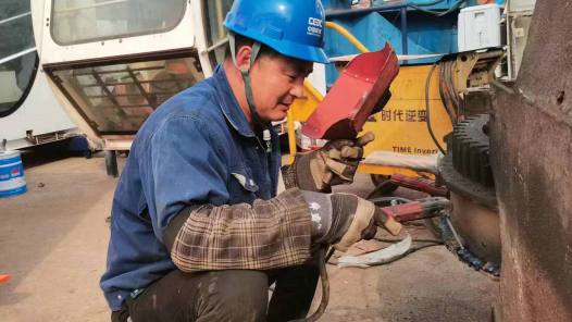 “五小”創(chuàng)新有我在｜龍門吊行走輪磨損修復質(zhì)量達標