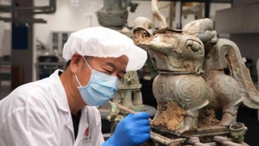 身邊的大國工匠 | 郭漢中：潛心鉆研文物修復(fù)近40年