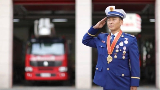 團結(jié)奮斗開新局 喜迎工會十八大·勞動者之歌｜逆行在救援路上的“火焰藍”