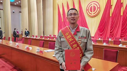 團結(jié)奮斗開新局 喜迎工會十八大·最美職工｜上下求索勇攀“智高點”