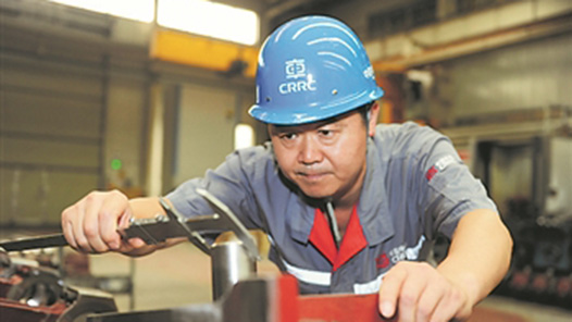 團結(jié)奮斗開新局 喜迎工會十八大·最美職工｜為中國高鐵裝上國產(chǎn)“膝蓋”