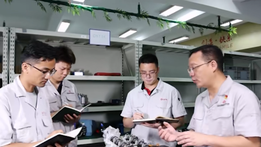 走進勞模創(chuàng)新工作室丨產(chǎn)業(yè)工人如何由“工”變“匠”？