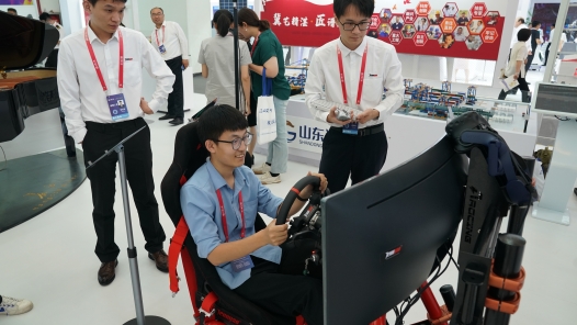 中工網(wǎng)記者帶你直擊“工匠論壇”展臺