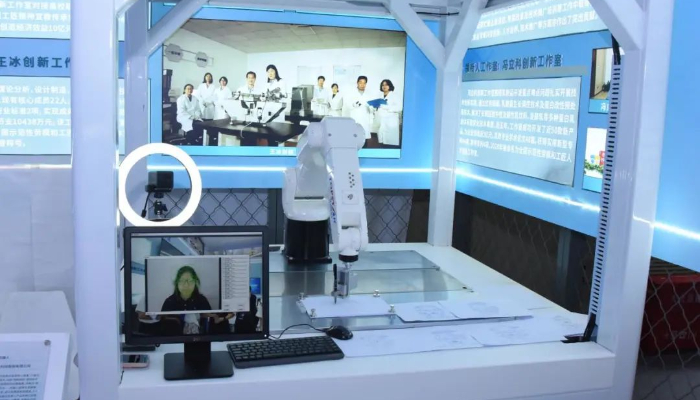 27會畫畫的機(jī)器人