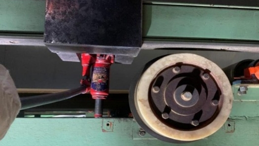 “五小”創(chuàng)新有我在｜自制小工具，布料車頂升更換擰緊安全弦