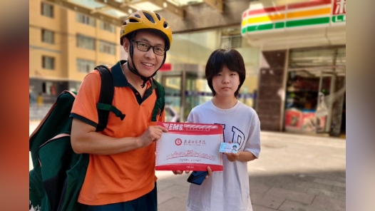 身邊榜樣丨“快遞小哥”甘當(dāng)為民服務(wù)的小蜜蜂