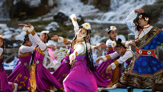 李強(qiáng)在政府工作報告中談民族、宗教和僑務(wù)工作