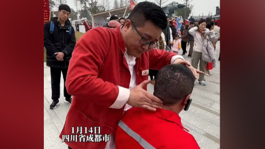 “拿捏”住了！工匠體驗(yàn)推拿技藝